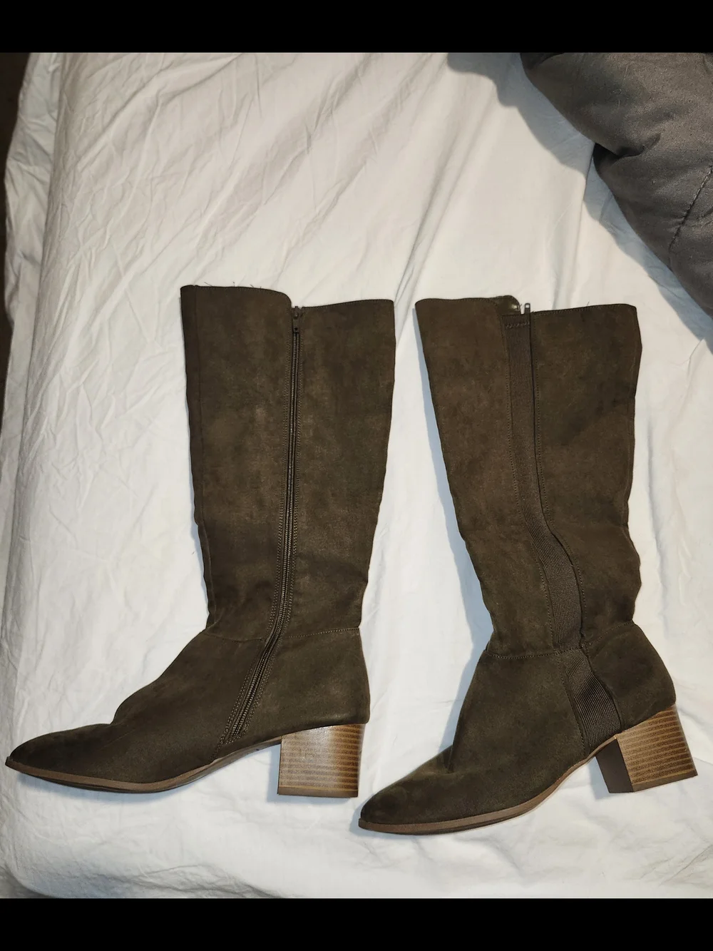 Women's Knee-High Suede Boots in Brown